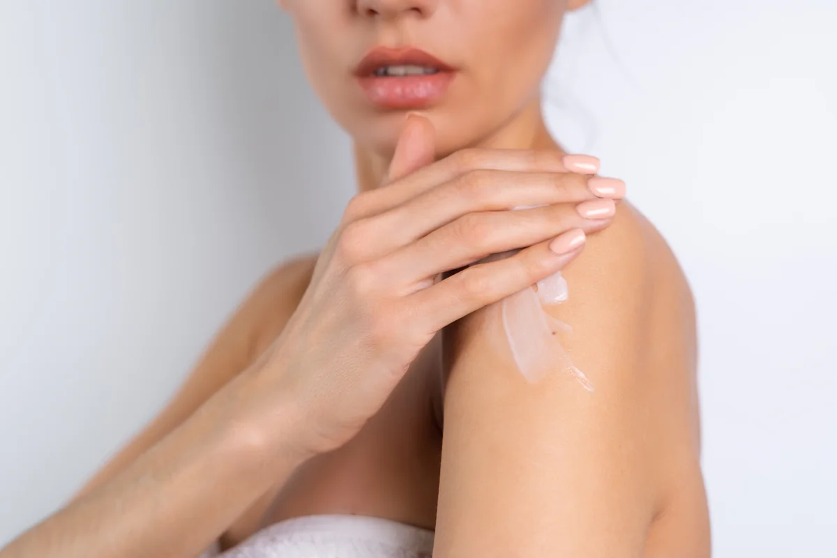 Stretch Marks: Striae Rubrae vs. Albae Healing Timeline & How to Track Fading